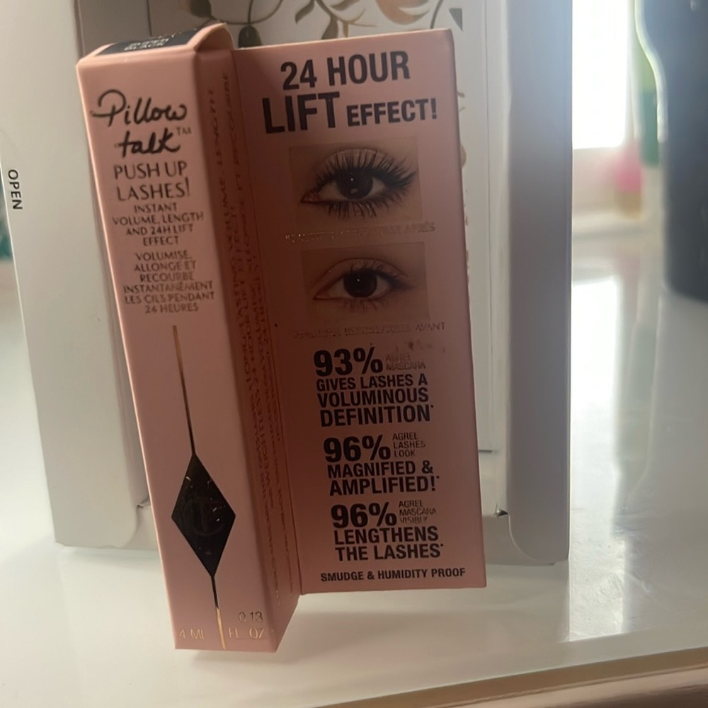 Charlotte Tilbury PUSH UP mascara… super black pillow talk